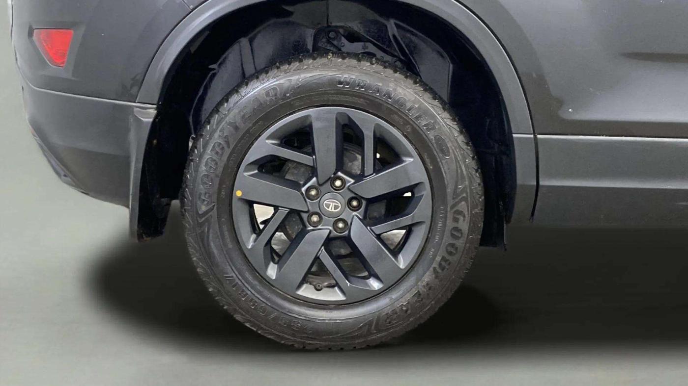 2020 Tata Harrier XZ PLUS 2.0L DARK EDITION, Diesel, Manual, 67,116 km, Right Rear Wheel
