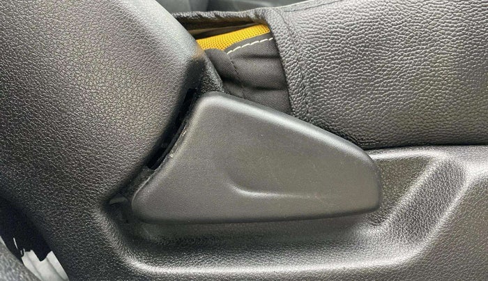 2022 Renault Kwid CLIMBER 1.0 AMT Dual Tone , Petrol, Automatic, 19,286 km, Driver Side Adjustment Panel