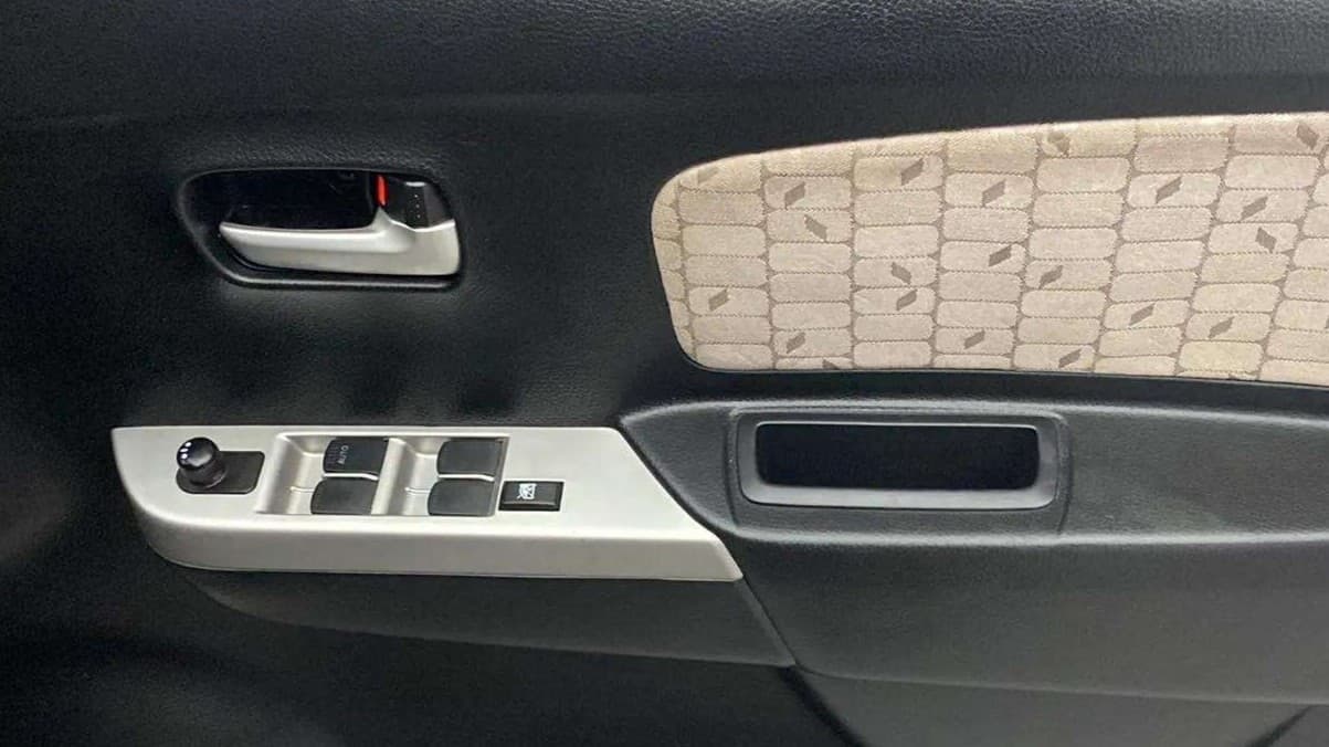 2016 Maruti Wagon R 1.0 VXI, Petrol, Manual, 13,109 km, Driver Side Door Panels Control