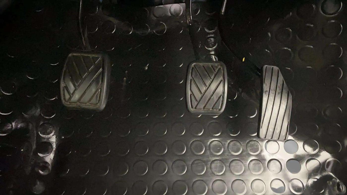 2016 Maruti Wagon R 1.0 VXI, Petrol, Manual, 13,109 km, Pedals
