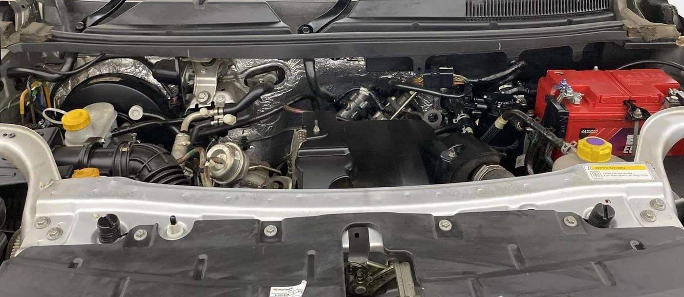2018 Mahindra TUV300 T6 PLUS, Diesel, Manual, 26,676 km, Engine View