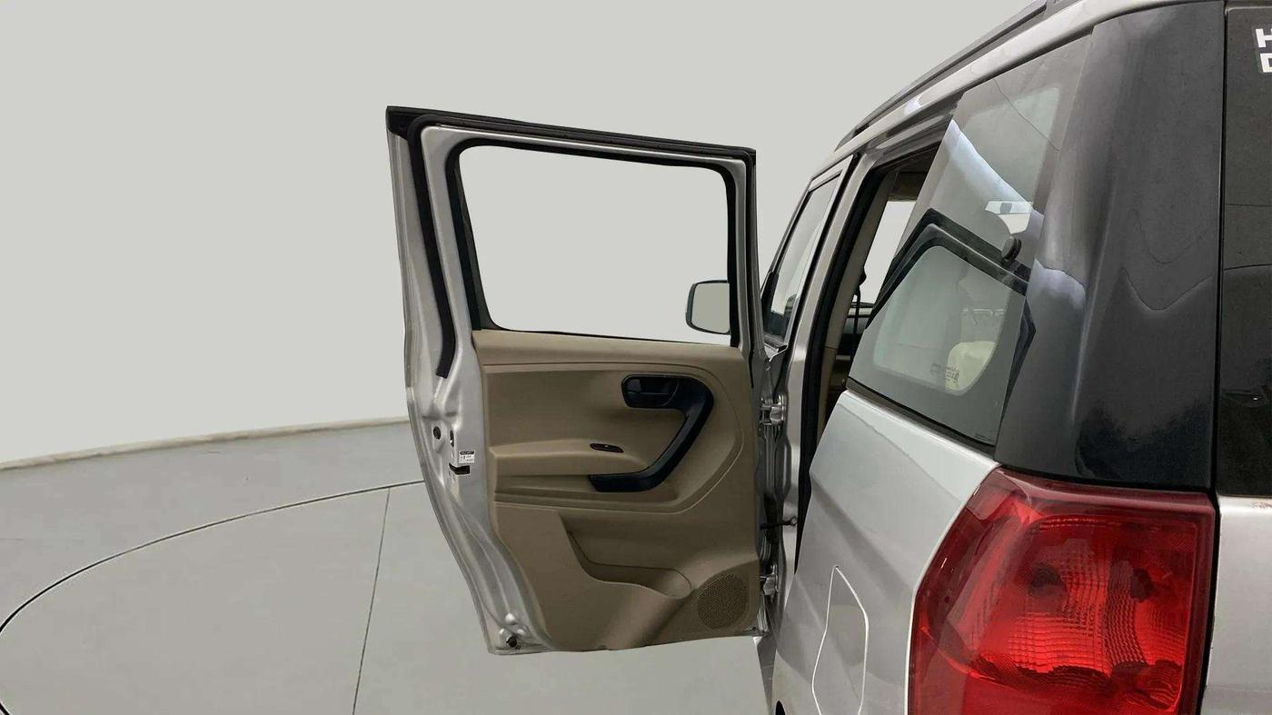 2018 Mahindra TUV300 T6 PLUS, Diesel, Manual, 26,676 km, LHS Rear Door
