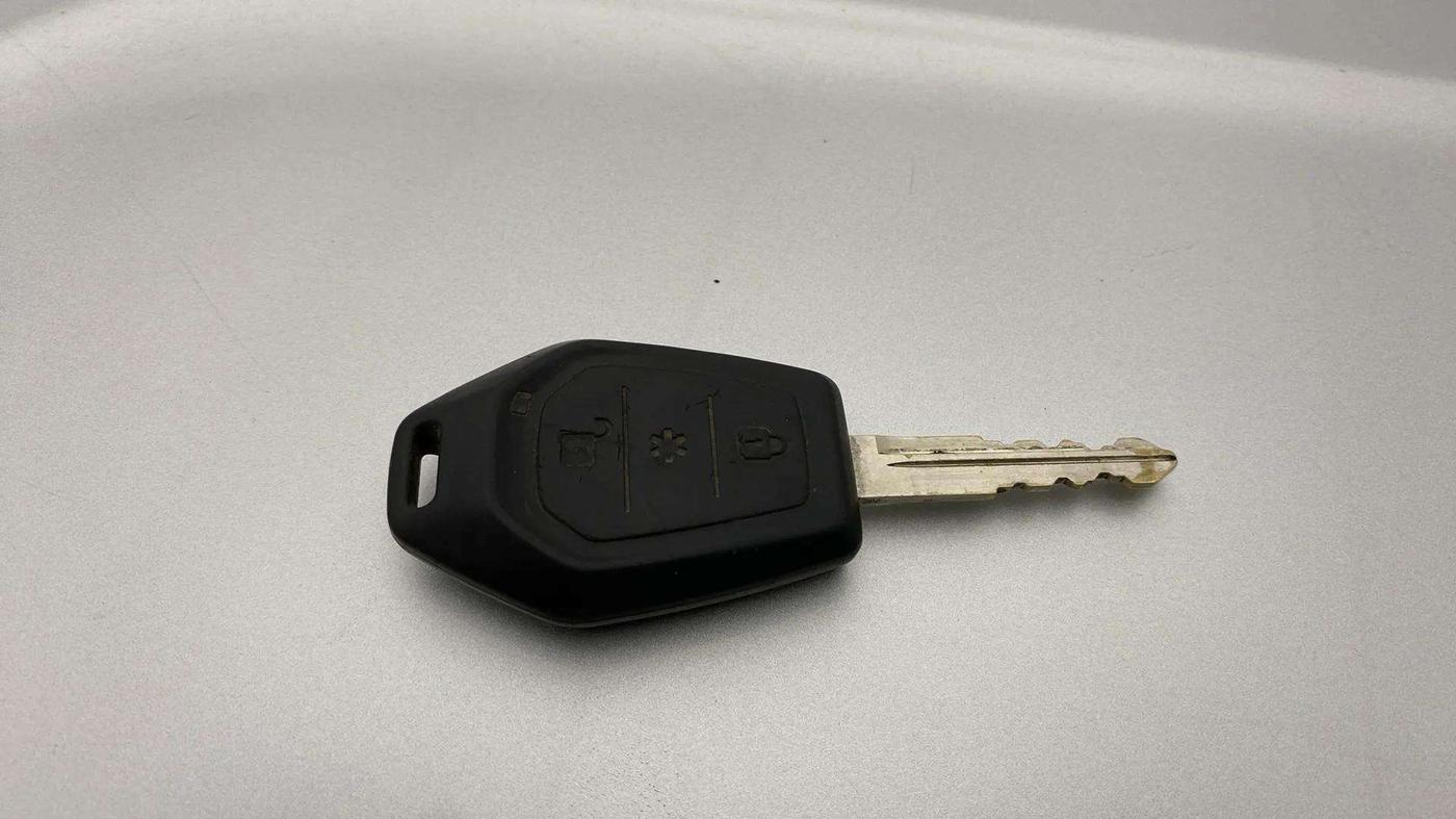 2018 Mahindra TUV300 T6 PLUS, Diesel, Manual, 26,676 km, Key Close Up