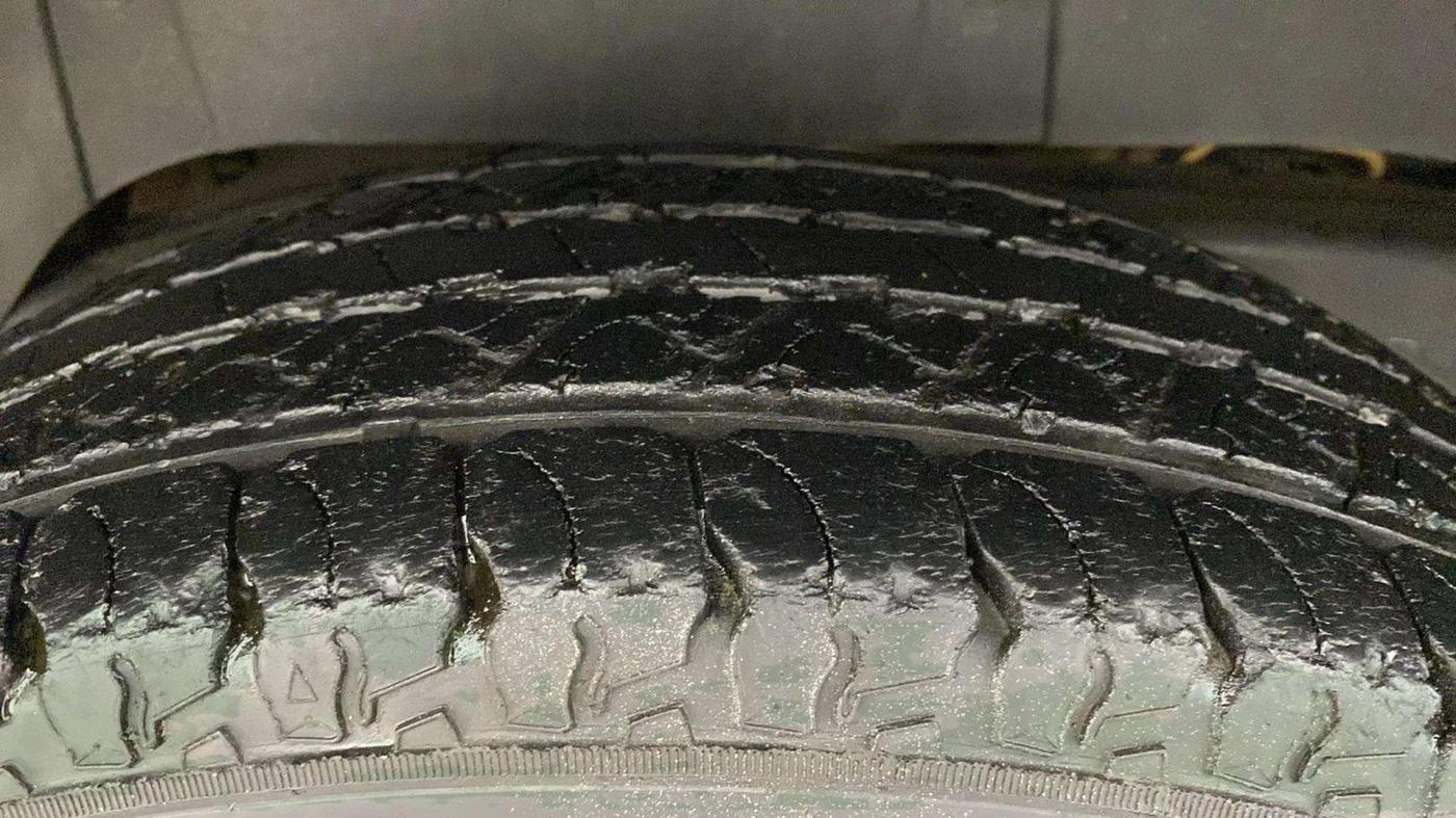 2018 Mahindra TUV300 T6 PLUS, Diesel, Manual, 26,676 km, Right Rear Tyre Tread