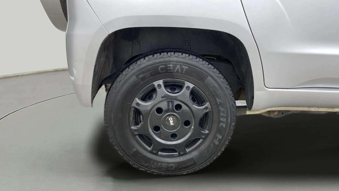 2018 Mahindra TUV300 T6 PLUS, Diesel, Manual, 26,676 km, Right Rear Wheel