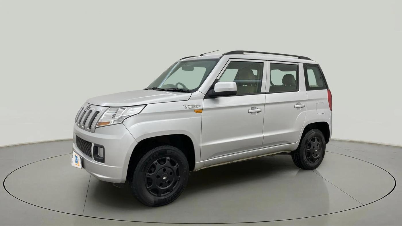 2018 Mahindra TUV300 T6 PLUS, Diesel, Manual, 26,676 km, Left Front Diagonal