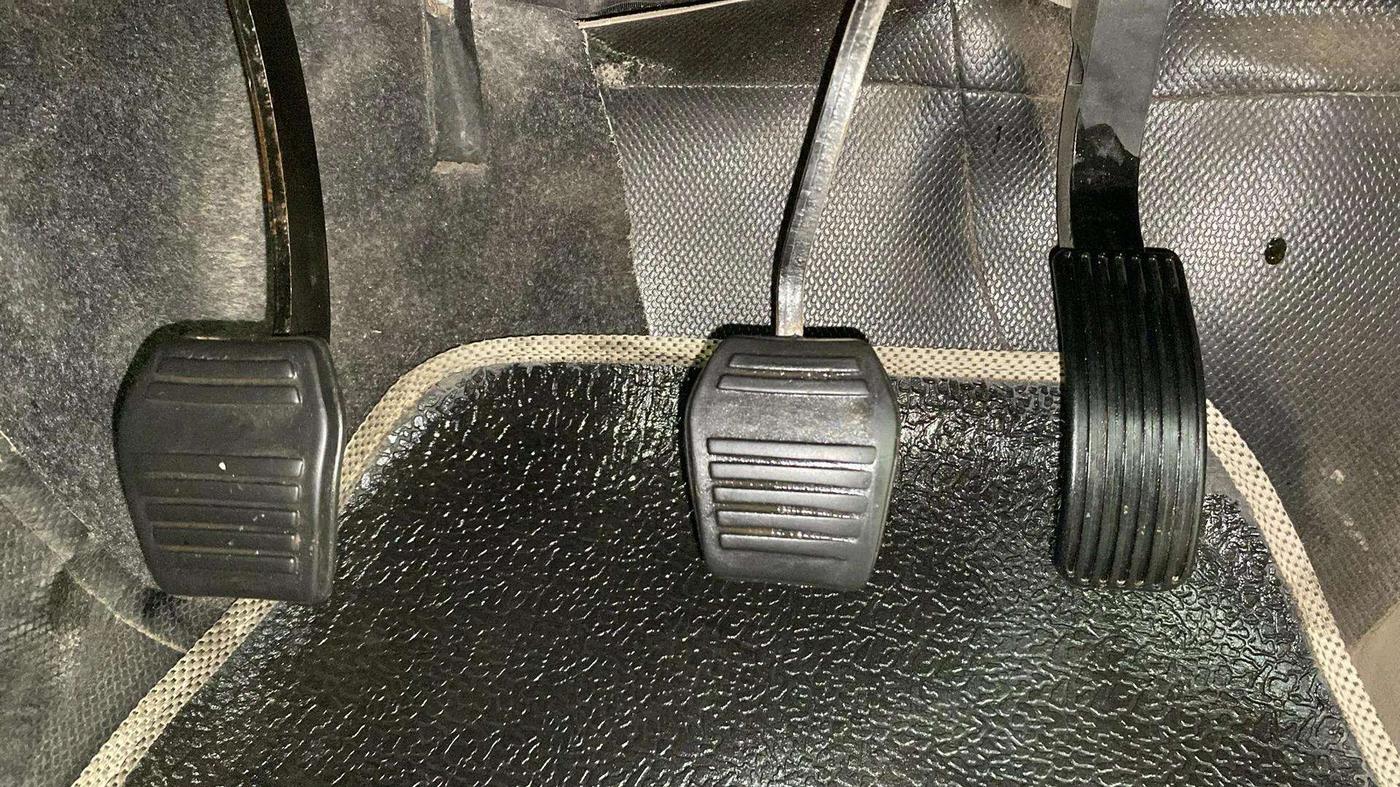 2018 Mahindra TUV300 T6 PLUS, Diesel, Manual, 26,676 km, Pedals