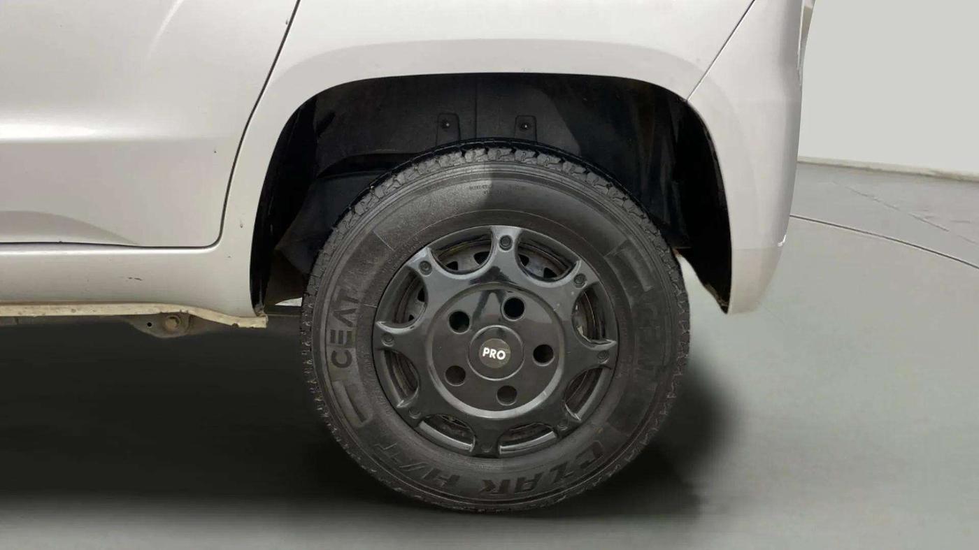 2018 Mahindra TUV300 T6 PLUS, Diesel, Manual, 26,676 km, Left Rear Wheel