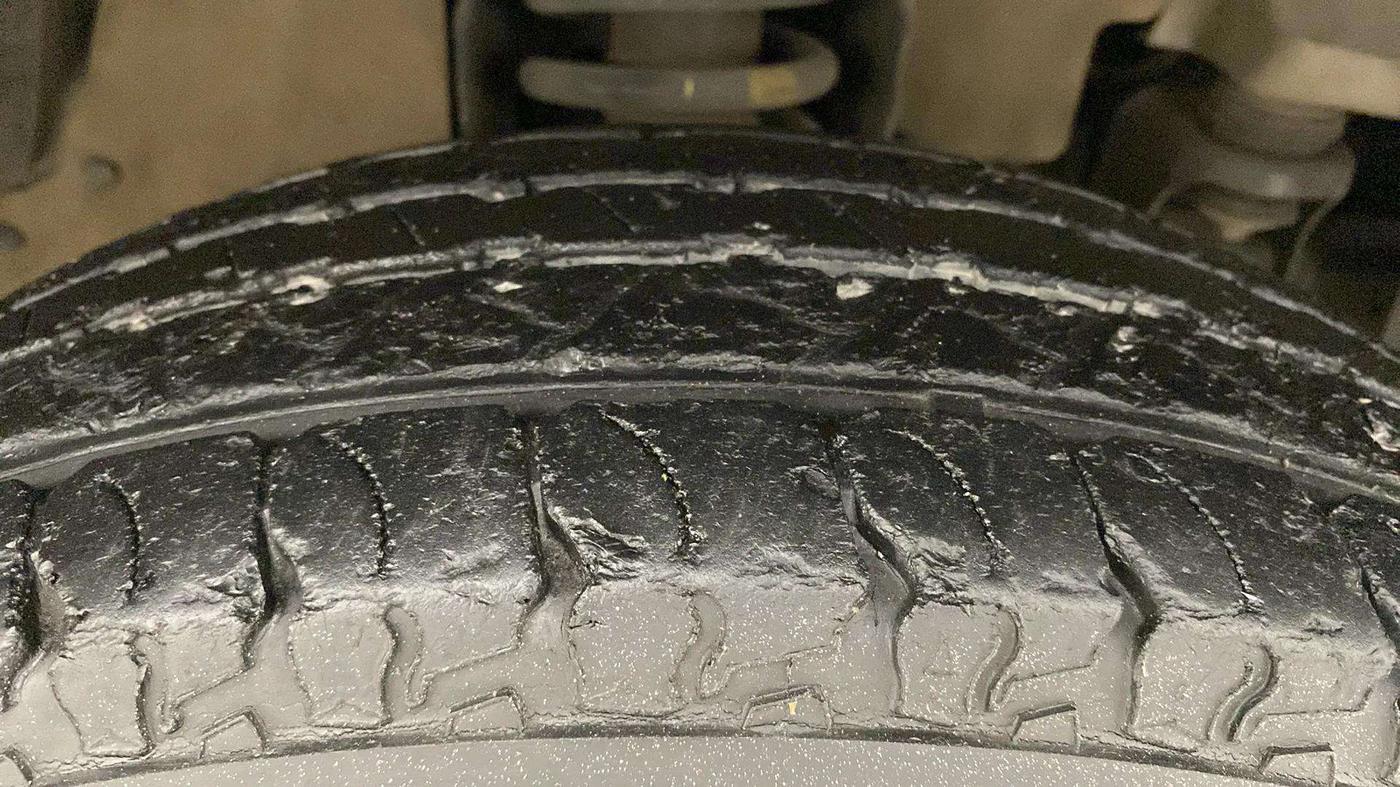 2018 Mahindra TUV300 T6 PLUS, Diesel, Manual, 26,676 km, Right Front Tyre Tread