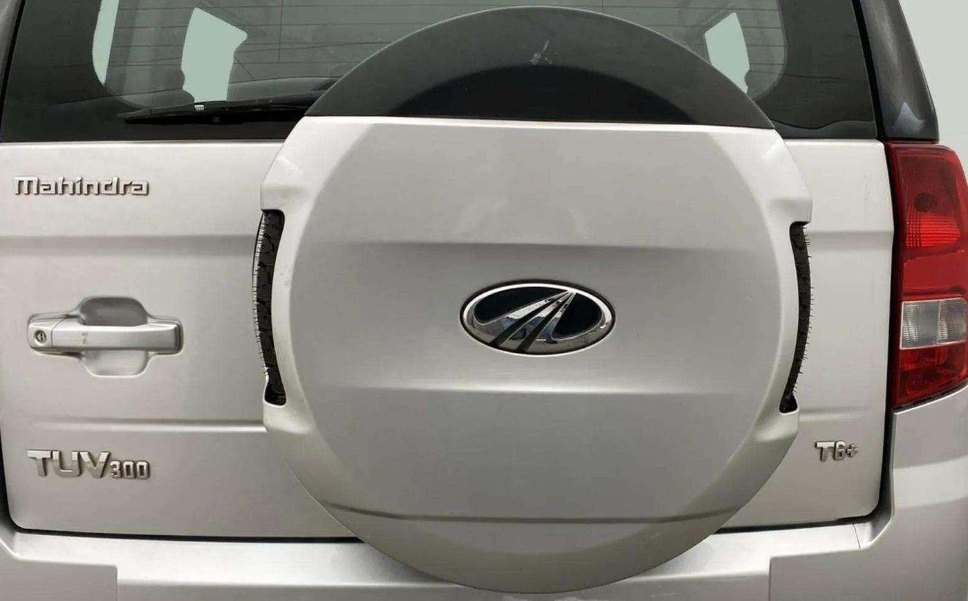 2018 Mahindra TUV300 T6 PLUS, Diesel, Manual, 26,676 km, Spare Tyre