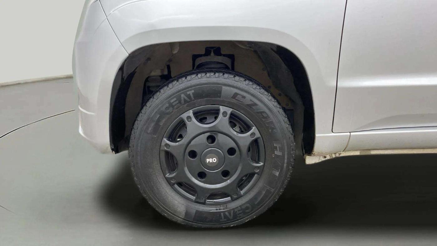2018 Mahindra TUV300 T6 PLUS, Diesel, Manual, 26,676 km, Left Front Wheel