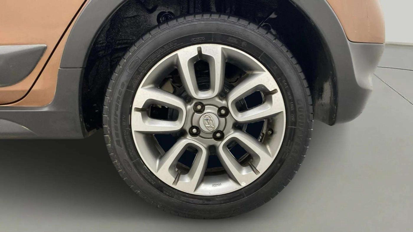 2017 Hyundai i20 Active 1.2 S, Petrol, Manual, 36,572 km, Left Rear Wheel