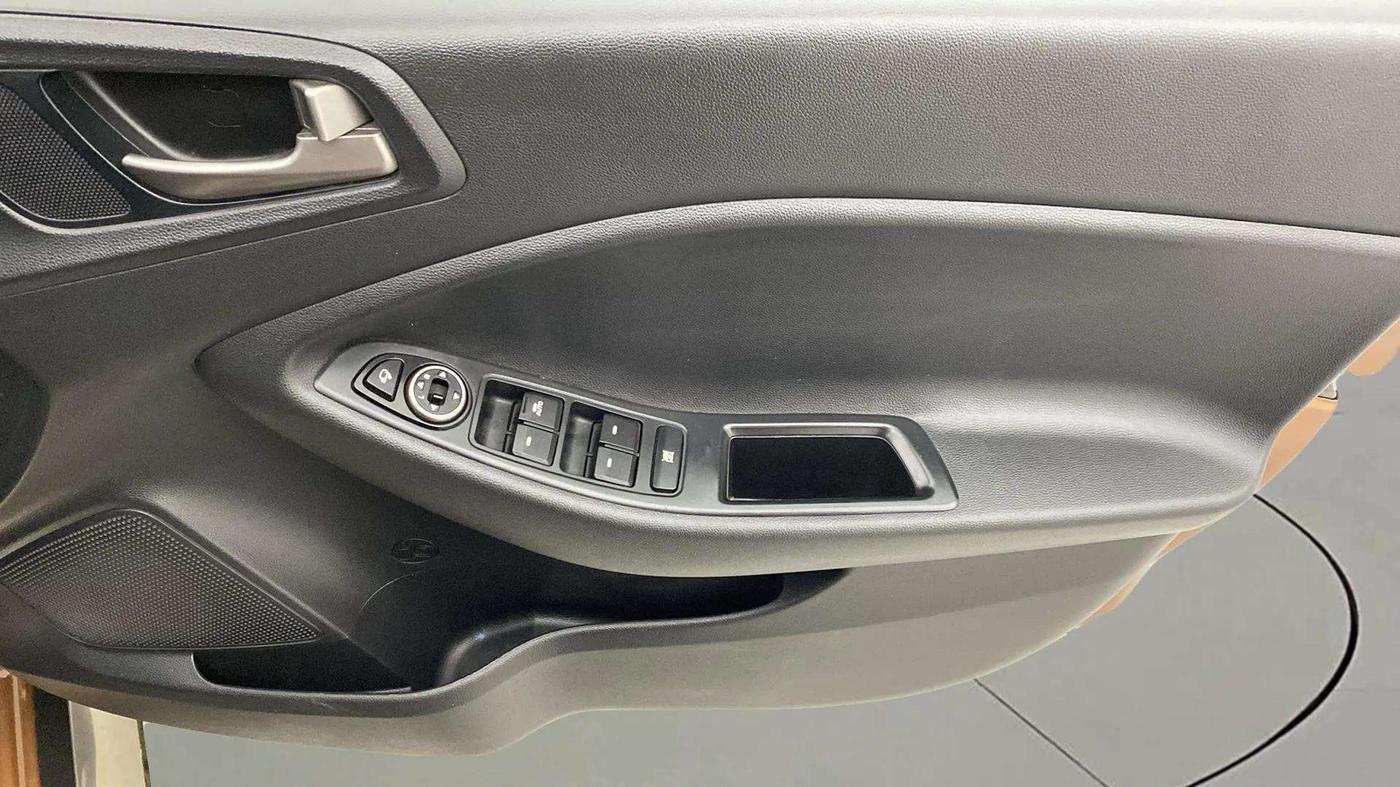 2017 Hyundai i20 Active 1.2 S, Petrol, Manual, 36,572 km, Driver Side Door Panels Control