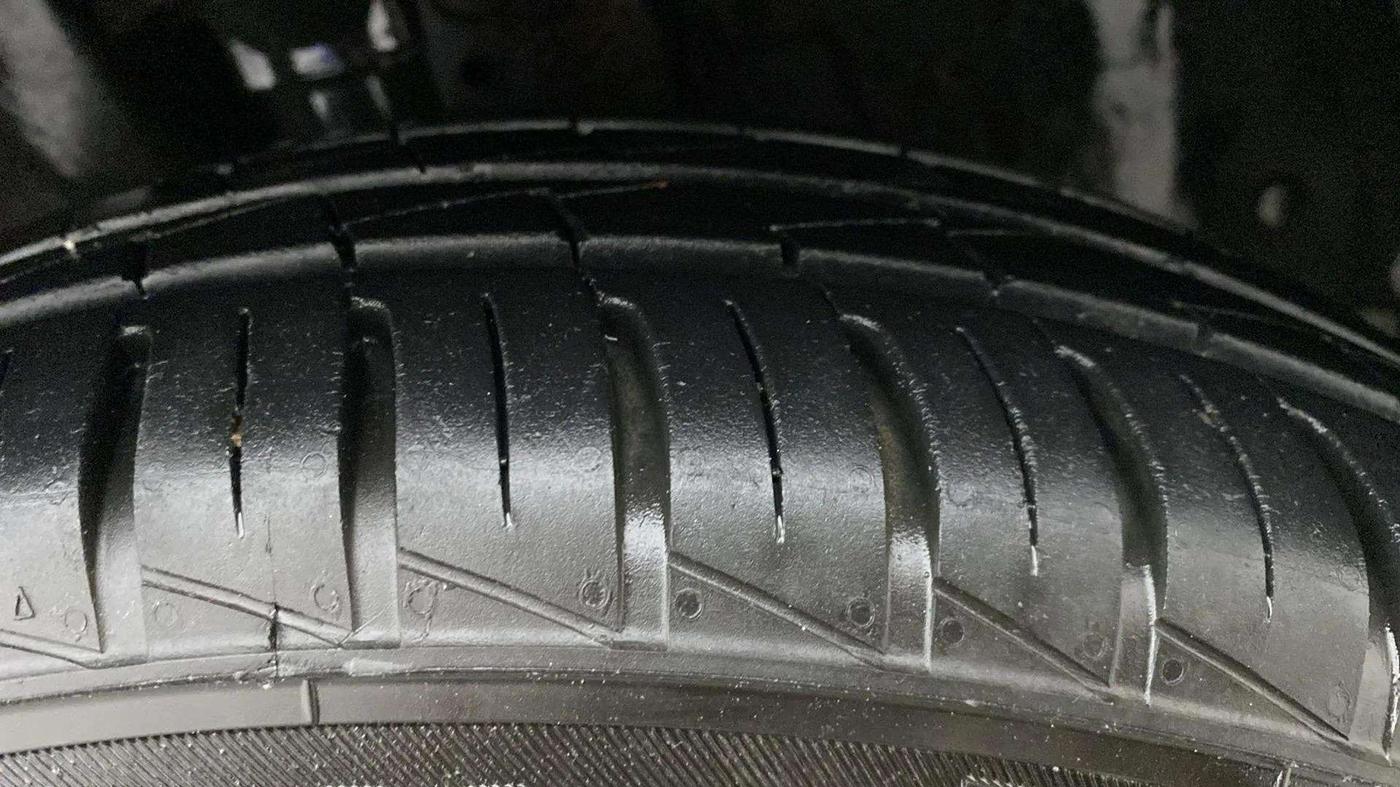 2022 Renault Kwid CLIMBER AMT 1.0, Petrol, Automatic, 11,714 km, Left Front Tyre Tread