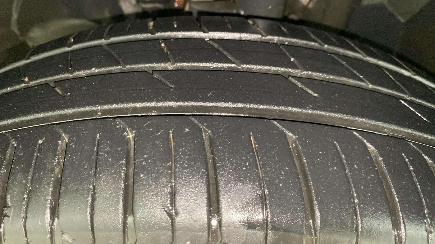 2022 Tata PUNCH ACCOMPLISHED MT, Petrol, Manual, 32,117 km, Left Front Tyre Tread