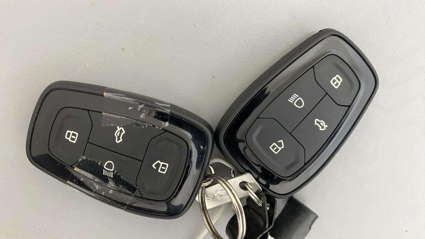 2022 Tata PUNCH ACCOMPLISHED MT, Petrol, Manual, 32,117 km, Key Close Up