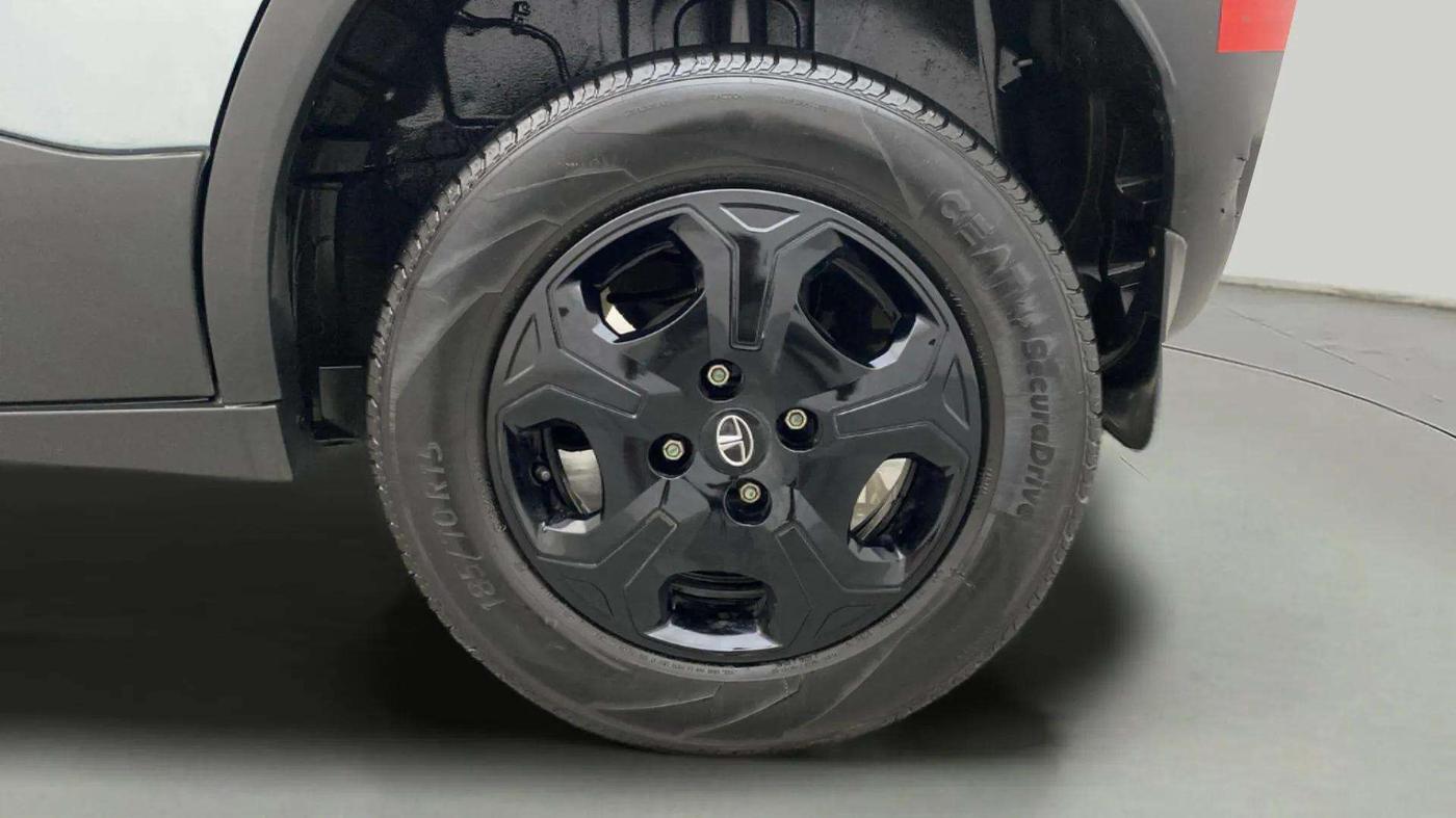 2022 Tata PUNCH ACCOMPLISHED MT, Petrol, Manual, 32,117 km, Left Rear Wheel