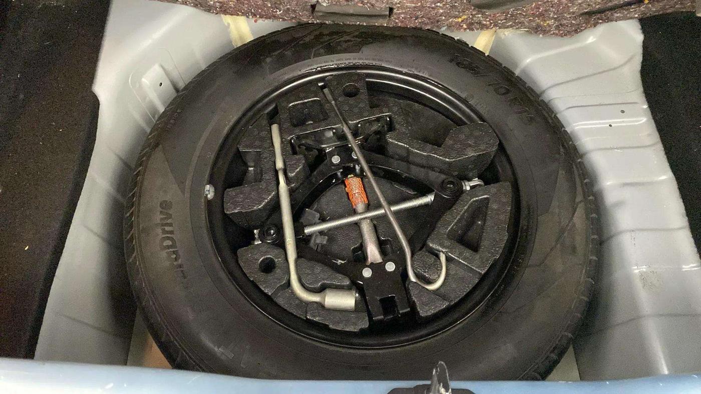 2022 Tata PUNCH ACCOMPLISHED MT, Petrol, Manual, 32,117 km, Spare Tyre