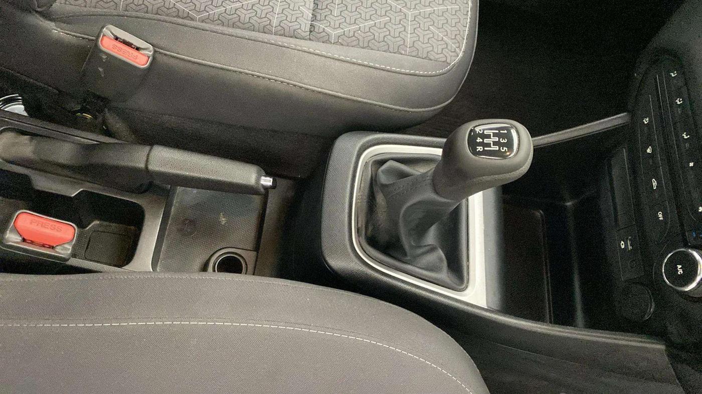 2022 Tata PUNCH ACCOMPLISHED MT, Petrol, Manual, 32,117 km, Gear Lever