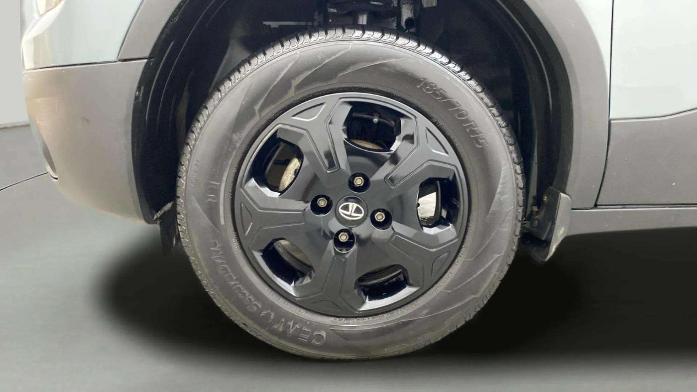 2022 Tata PUNCH ACCOMPLISHED MT, Petrol, Manual, 32,117 km, Left Front Wheel