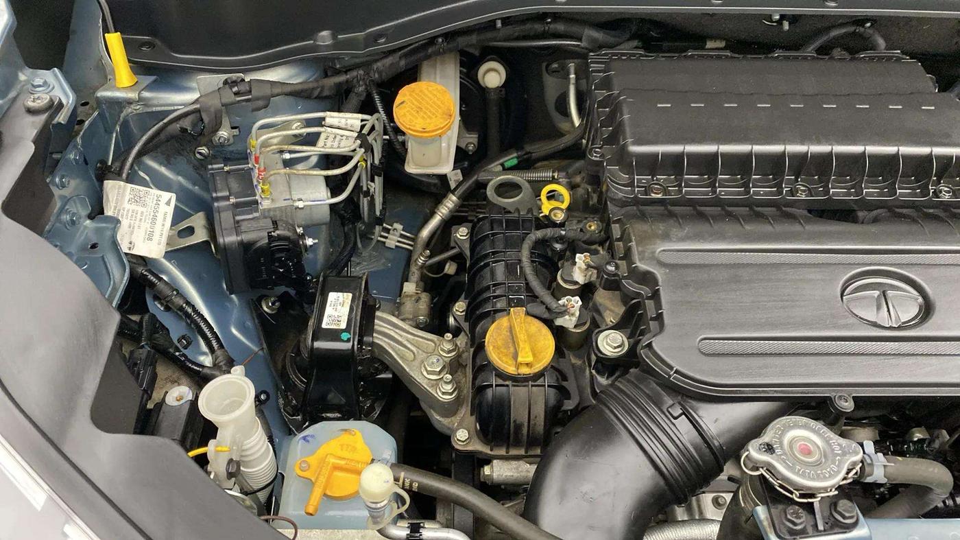 2022 Tata PUNCH ACCOMPLISHED MT, Petrol, Manual, 32,117 km, Engine View - Right
