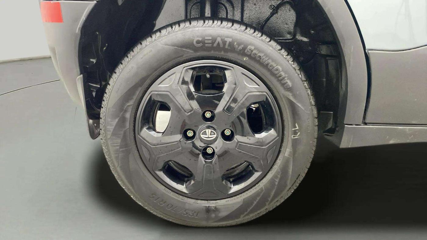 2022 Tata PUNCH ACCOMPLISHED MT, Petrol, Manual, 32,117 km, Right Rear Wheel
