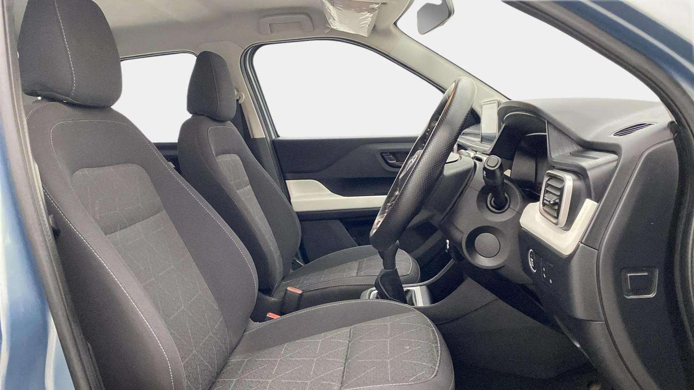 2022 Tata PUNCH ACCOMPLISHED MT, Petrol, Manual, 32,117 km, Right Side Front Door Cabin