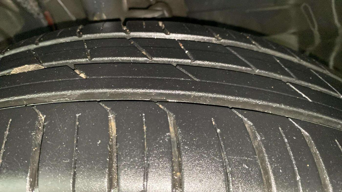 2022 Tata PUNCH ACCOMPLISHED MT, Petrol, Manual, 32,117 km, Right Front Tyre Tread