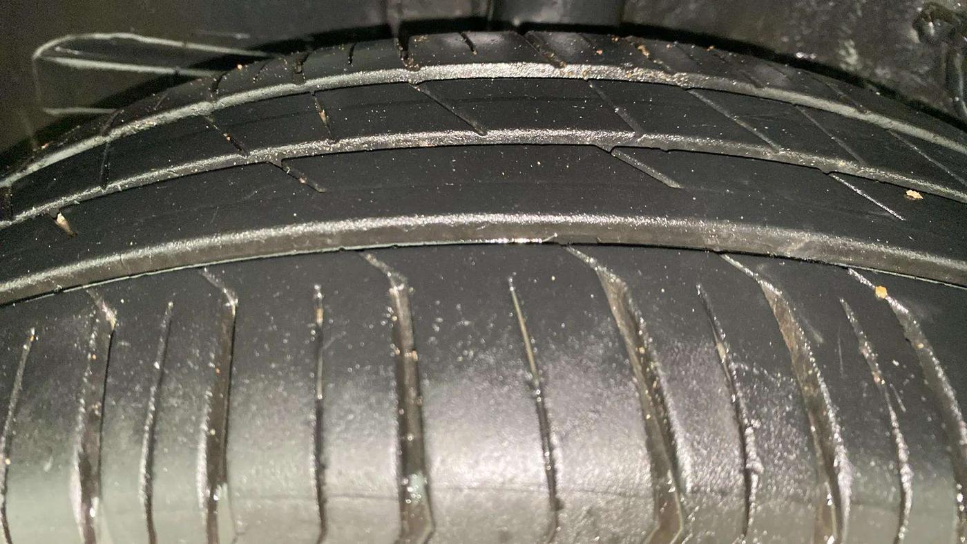 2022 Tata PUNCH ACCOMPLISHED MT, Petrol, Manual, 32,117 km, Right Rear Tyre Tread