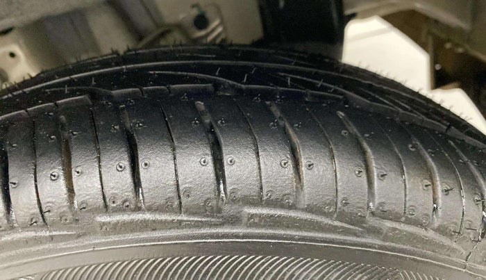 2015 Hyundai Eon ERA +, Petrol, Manual, 9,652 km, Right Rear Tyre Tread