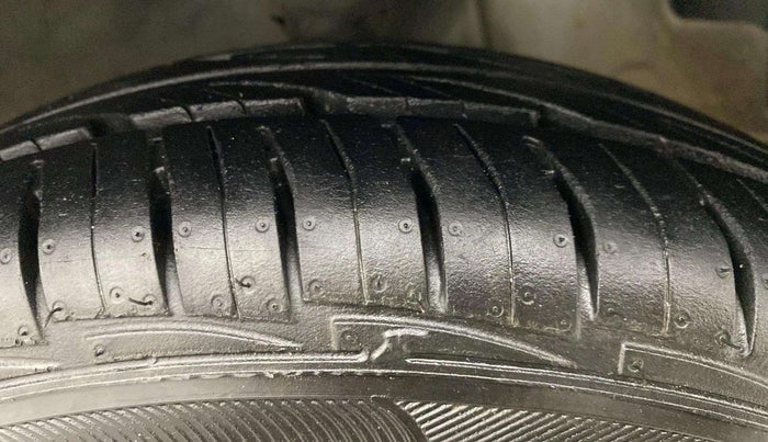 2015 Hyundai Eon ERA +, Petrol, Manual, 9,652 km, Left Front Tyre Tread