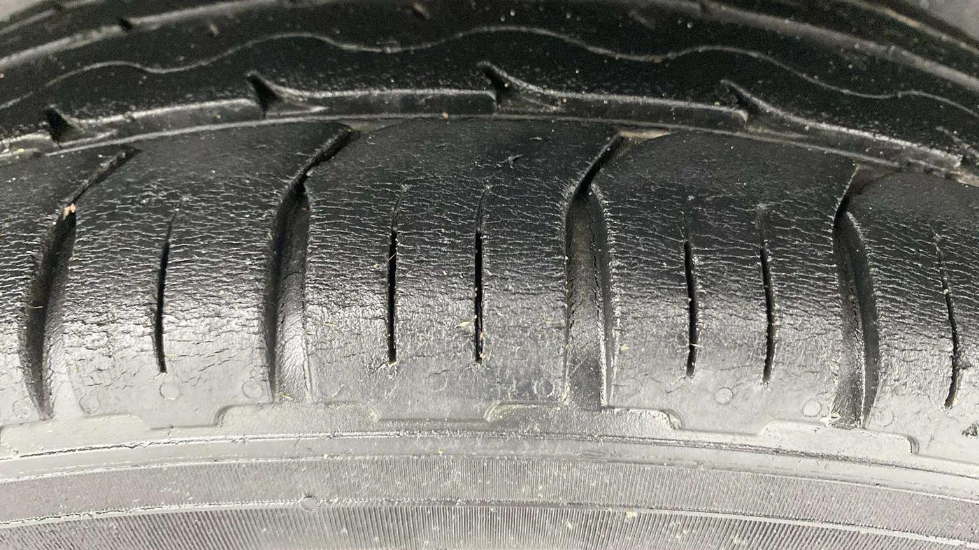2016 Maruti Ciaz ZXI AT, Petrol, Automatic, 96,365 km, Left Rear Tyre Tread