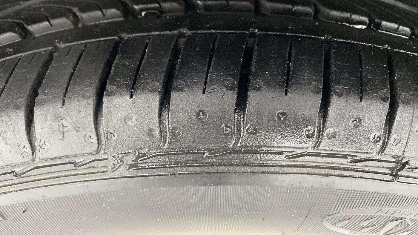 2016 Maruti Ciaz ZXI AT, Petrol, Automatic, 96,365 km, Left Front Tyre Tread