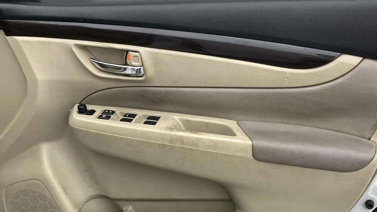 2016 Maruti Ciaz ZXI AT, Petrol, Automatic, 96,365 km, Driver Side Door Panels Control