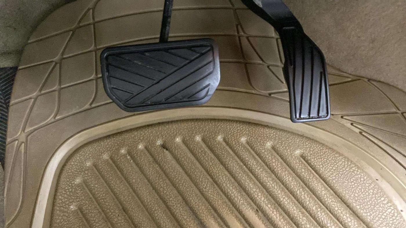 2016 Maruti Ciaz ZXI AT, Petrol, Automatic, 96,365 km, Pedals