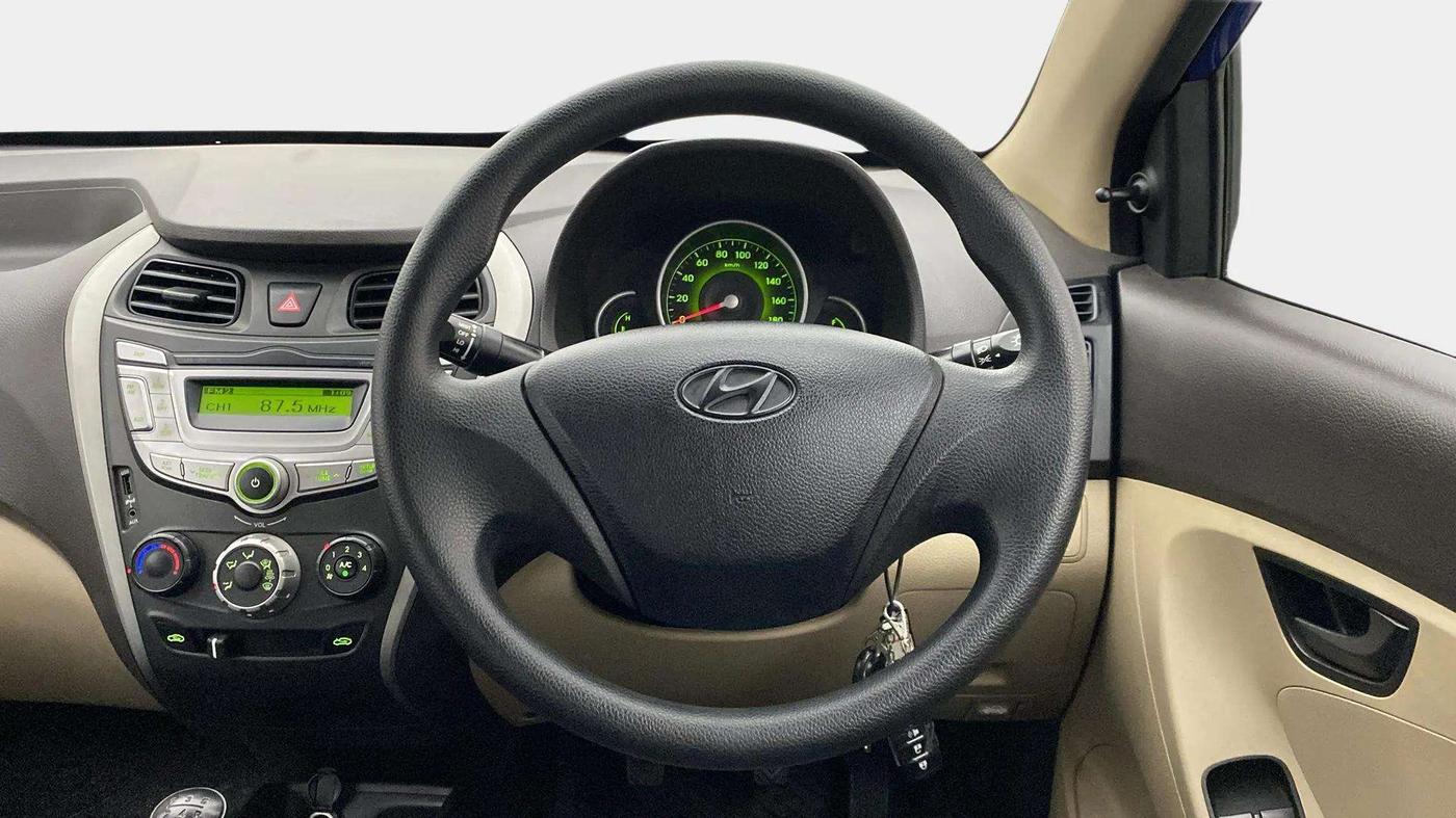 2015 Hyundai Eon MAGNA +, Petrol, Manual, 37,579 km, Steering Wheel Close Up