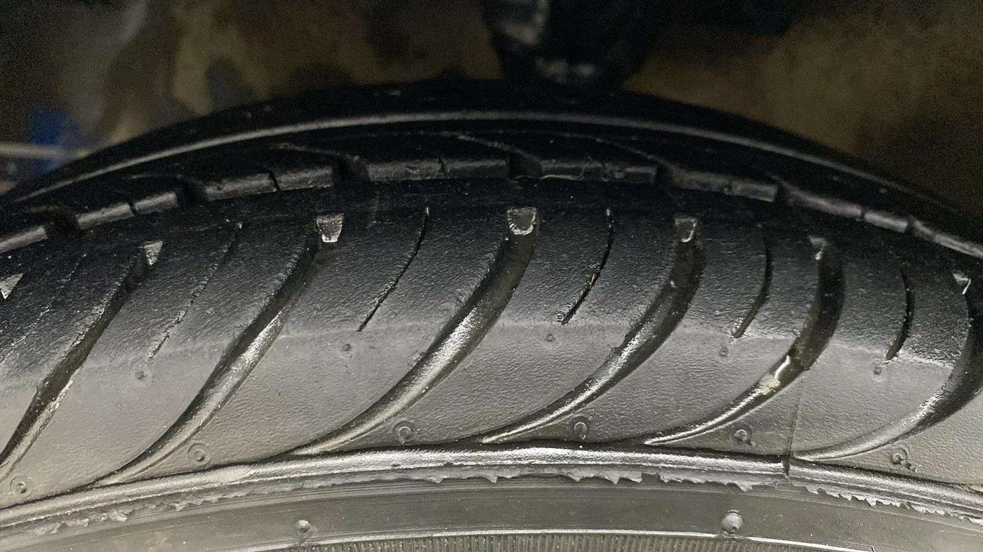 2015 Hyundai Eon MAGNA +, Petrol, Manual, 37,579 km, Left Front Tyre Tread