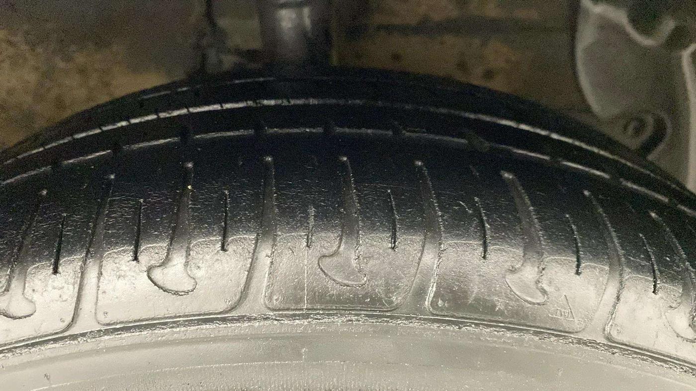 2014 Hyundai Xcent SX 1.2, Petrol, Manual, 37,561 km, Right Front Tyre Tread