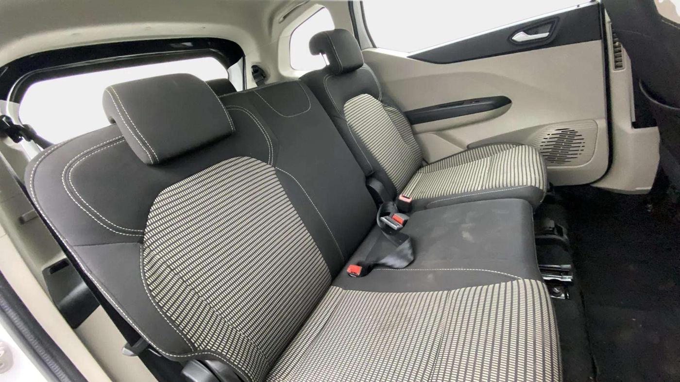 2023 Renault TRIBER RXZ AMT DUAL TONE, Petrol, Automatic, 40,674 km, Right Side Rear Door Cabin