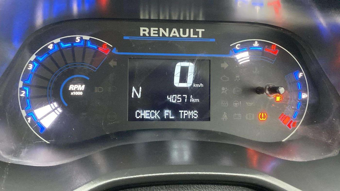 2023 Renault TRIBER RXZ AMT DUAL TONE, Petrol, Automatic, 40,674 km, Odometer Image