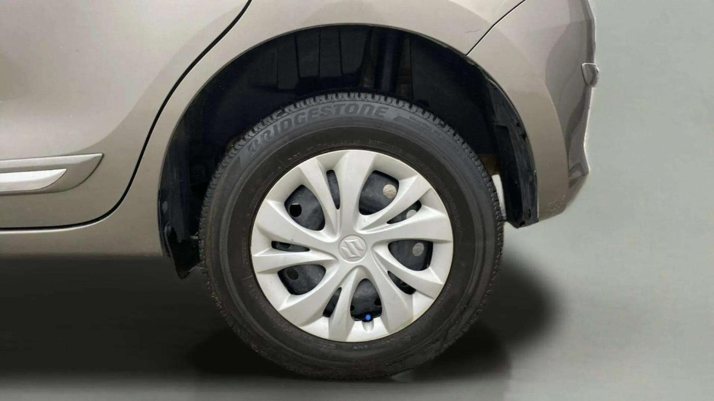 2018 Maruti Swift VXI, Petrol, Manual, 58,997 km, Left Rear Wheel