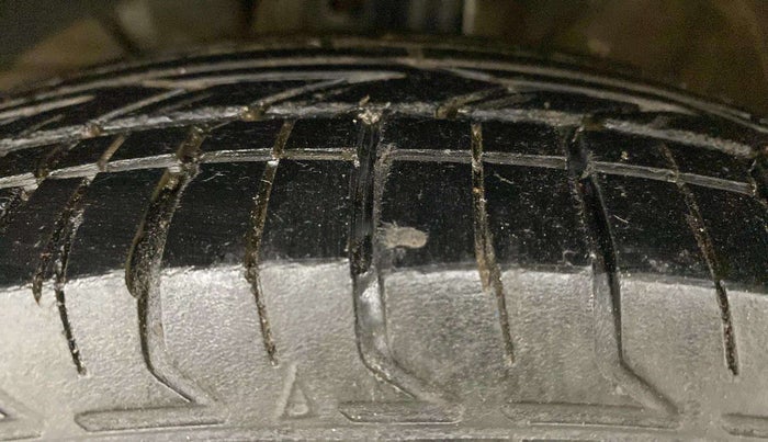 2018 Maruti Swift VXI, Petrol, Manual, 58,997 km, Left Front Tyre Tread