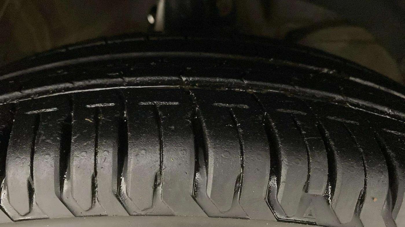 2018 Maruti Swift VXI, Petrol, Manual, 58,997 km, Right Front Tyre Tread