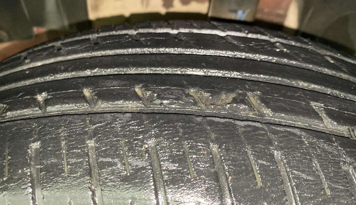 2017 Renault Kwid RXT 1.0, Petrol, Manual, 32,495 km, Left Front Tyre Tread