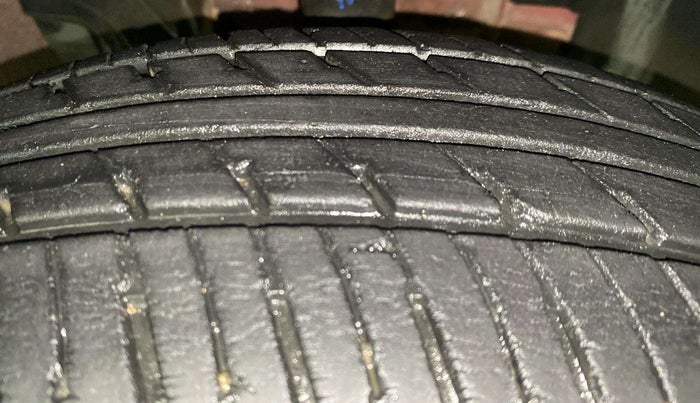 2017 Renault Kwid RXT 1.0, Petrol, Manual, 32,495 km, Right Front Tyre Tread
