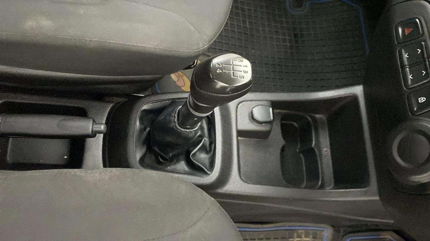 2017 Renault Kwid RXT 1.0, Petrol, Manual, 32,726 km, Gear Lever