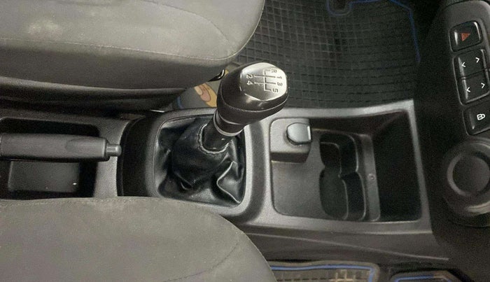 2017 Renault Kwid RXT 1.0, Petrol, Manual, 32,495 km, Gear Lever