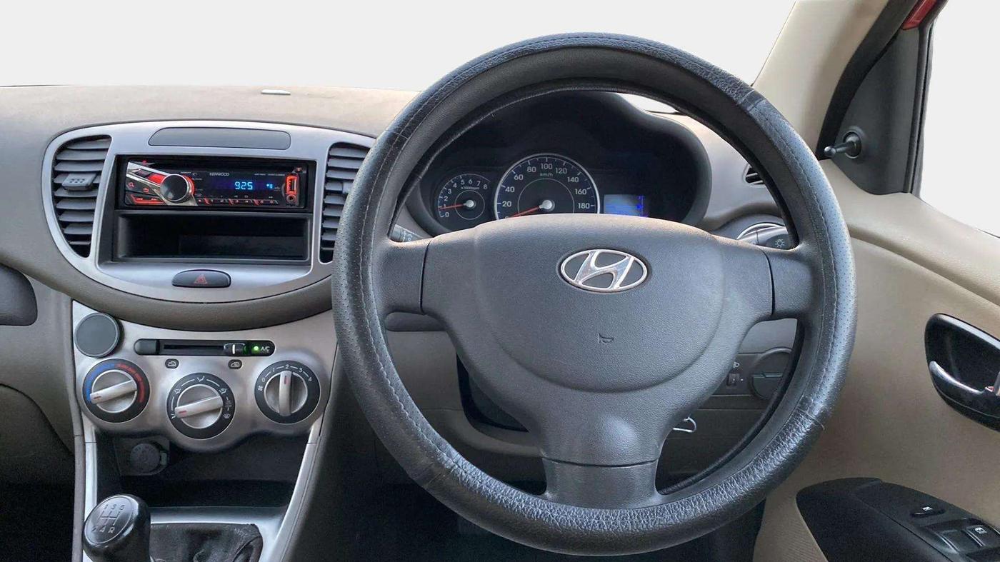 2013 Hyundai i10 MAGNA 1.1, Petrol, Manual, 49,978 km, Steering Wheel Close Up