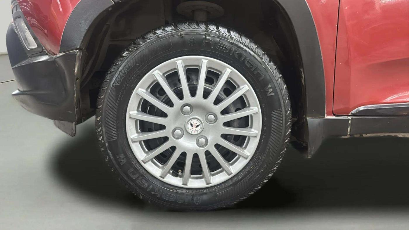 2016 Mahindra Kuv100 K6 PLUS 6 STR, Petrol, Manual, 46,427 km, Left Front Wheel
