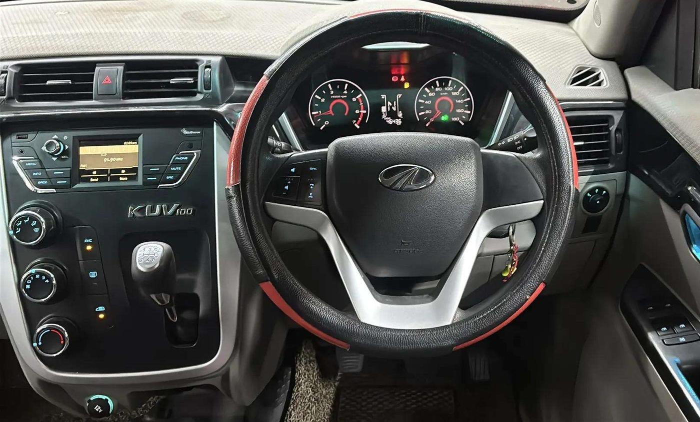 2016 Mahindra Kuv100 K6 PLUS 6 STR, Petrol, Manual, 46,427 km, Steering Wheel Close Up